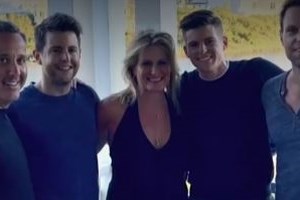 Στέφανος Κασσελάκης: Χαλάρωση στο γυμναστήριο με αμάνικο φανελάκι - Η "πολιορκία" από τους δημοσιογράφους [Βίντεο]