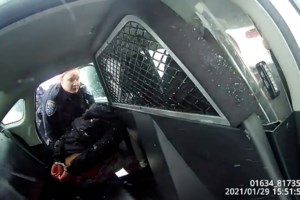 Μιανμάρ: Viral το βίντεο με τη δασκάλα γυμναστικής - Χόρευε και πίσω της γινόταν πραξικόπημα [Βίντεο] - εικόνα 2