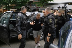 Λάρισα: Ο 21χρονος πήγε για καφέ με τον πατέρα του λίγες ώρες μετά τον φόνο της μητέρας του - εικόνα 2