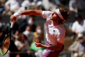 Στο "πόδι" το Προάστιο Καρδίτσας για τον Τσιτσιπά: Στήθηκε οθόνη για να δουν το δικό τους παιδί [Βίντεο]