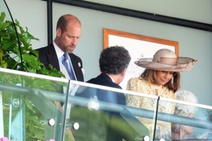 Βρετανία: Άγριο "αριστοκρατικό" ξύλο στις ιπποδρομίες του Άσκοτ – Μπουνιές και κλωτσιές υπό το βλέμμα της υψηλής κοινωνίας