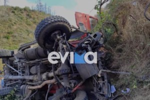 Ημέρα πένθους στην Εύβοια: Θρήνος στην κηδεία του αδικοχαμένου πυροσβέστη που έπεσε σε χαράδρα - εικόνα 3