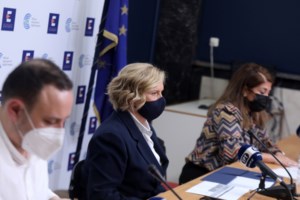 Κορονοϊός: Γιατί η Επιτροπή αποφάσισε χαλάρωση των μέτρων με 100 θανάτους την ημέρα