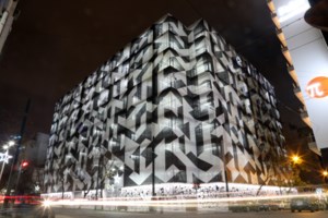 Εορταστικό ωράριο: Τι ώρα κλείνουν σήμερα καταστήματα και σούπερ μάρκετ