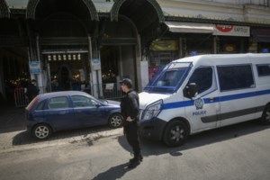 Συμμορία μπράβων του Πειραιά: Ο αδύναμος κρίκος και οι απειλές με ...οστεοφυλάκια και εμπρησμούς - εικόνα 2