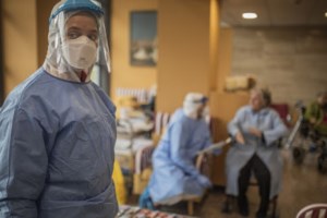 Τραγωδία χωρίς τέλος στη Βρετανία: Ξεπέρασαν τις 12.000 οι θάνατοι -  778 νεκροι σε ένα 24ωρο