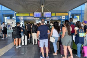 Συνεχίζονται οι καθυστερήσεις στο "Ελ. Βενιζέλος": Μεγάλες ουρές και έως 2 ώρες αναμονή - Ποιες πτήσεις επηρεάζονται