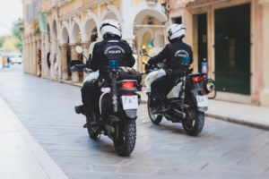 Θρίλερ με νεκρή 22χρονη Βρετανίδα στην Κέρκυρα - Τη βρήκαν στον δρόμο