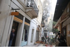 Κέρκυρα: Μεγάλη φωτιά σε κρουαζιερόπλοιο στο λιμάνι [Εικόνες - Βίντεο]