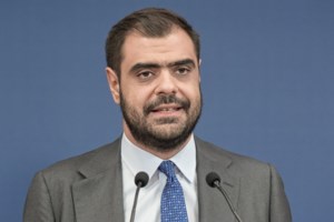 Η κυβέρνηση βάζει στο στόχαστρο τον Ανδρουλάκη: Οι κατηγορίες για ακοστολόγητο πρόγραμμα και "πράσινο" ΣΥΡΙΖΑ