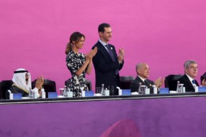 Viral χλιδάτος γάμος στην Τουρκία: Γέμισαν χρυσάφι τη νύφη, αναγκάστηκε να καθίσει από το βάρος