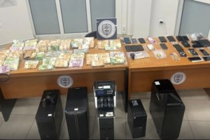 Χαλκιδική: Οι διάλογοι των μελών του κυκλώματος πολεοδομιών και η πολυτελής ζωή - "Οι αμοιβές οι μπαμπάτσικες είναι 20 χιλιάρικα" [βίντεο] - εικόνα 2