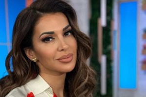 Οι χρήστες του Instagram σχολιάζουν την Ελένη Χατζίδου επειδή πήρε την πεθερά της στις Μαλδίβες: Δεν την κουβαλάω για babysitting