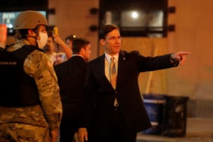 Στις φλόγες οι ΗΠΑ: Ο Τραμπ κάνει πίσω για το στρατό - Μύδροι από Ομπάμα, Μπους και Κάρτερ - εικόνα 4