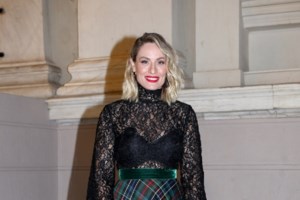 Μαθήματα κομψότητας από τη Νόνη Δούνια: Η minimal chic εμφάνιση που είναι ιδανική για βόλτες στην πόλη - εικόνα 6