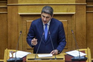 ΣΥΡΙΖΑ για Αυγενάκη: Μισό κιλό, μισή ζωή, μισή διαγραφή - Ο Μητσοτάκης τον κρατάει στο κόμμα και δεν του ζητάει καν την έδρα