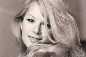 Ρετρό κλικ: Η Αλίκη Βουγιουκλάκη στο στούντιο - Οταν έκανε ραδιοφωνική εκπομπή στον ΑΝΤ1