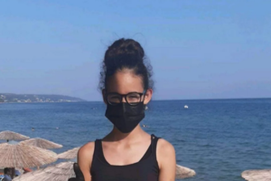 Χίος: Αστυνομικός έπεσε στη θάλασσα και έσωσε 19χρονη που πνιγόταν