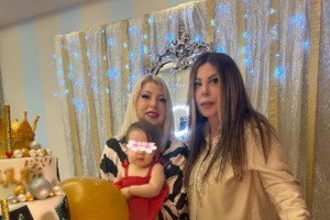 Άντζελα Δημητρίου: Οι πρώτες φωτογραφίες από τη βάπτιση της εγγονής της - Τα ρούχα, ο στολισμός και οι καλεσμένοι - εικόνα 12