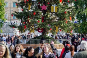 Θεσσαλονίκη: 80 Αγιοβασίληδες κάνουν... κωπηλασία στον Θερμαϊκό [εικόνες] - εικόνα 4