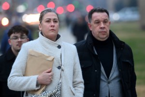 Η νέα ζωή της Ζιζέλ Πελικό: Η γυναίκα που στάθηκε ατρόμητη απέναντι στους 50 βιαστές της, άλλαξε όνομα και ζει σε χωριό - εικόνα 4