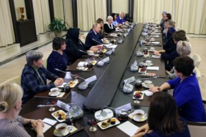 Σόου Πούτιν με δήθεν "μητέρες νεκρών στρατιωτών": Αποδείχθηκε ότι ήταν ηθοποιοί, βουλευτές και κρατικοί υπάλληλοι - εικόνα 2