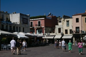 "Έφυγα ντροπιασμένη", λέει η εκπαιδευτικός που την έδιωξαν από σπίτι στα Χανιά για να το νοικιάζουν σε τουρίστες