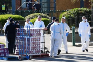 Στοκχόλμη: Πιλότοι "ζωγράφισαν" με τα αεροσκάφη τους καρδιές στο ουρανό - Φόρος τιμής στα θύματα του κορονοϊού [Εικόνες] - εικόνα 3