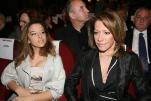 Εριέττα Κούρκουλου Λάτση: Στην πισίνα με τον γιο της Νίκο Βασιλειάδη Κούρκουλο - Μαμά και γιος με τα μαγιό τους - εικόνα 6