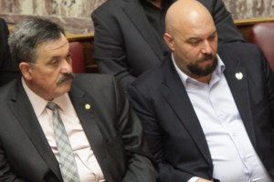 Συγκέντρωση του ΚΚΕ στον Άρειο Πάγο κατά της αποφυλάκισης των στελεχών της Χρυσής Αυγής [εικόνες] - εικόνα 2