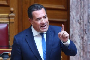 "Δεν είστε μέλος της παρατάξεως;": H έκπληξη Βορίδη όταν ο δημοσιογράφος Ζαχαρός λέει ότι δεν είναι εγγεγραμμένος στη ΝΔ