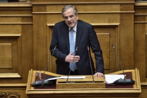 Επεισόδιο στα θεωρεία της Βουλής στην ομιλία Σαμαρά - Παρενέβη αστυνομικός φρουρός