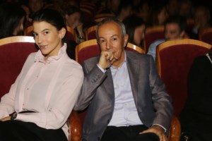Δείπνο στην έπαυλη των Κούστα στη Βουλιαγμένη: Η σπάνια περίπτωση που έδειξαν το μοντέρνο "παλάτι" τους