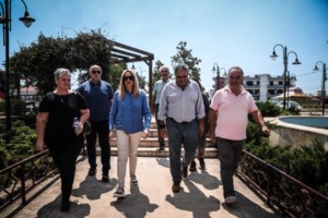 Στο μνημόσυνο του Δημήτρη Κρεμαστινού η Φώφη Γεννηματά - Το παρών έδωσε όλο το παλιό ΠΑΣΟΚ [Εικόνες] - εικόνα 4