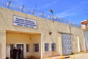 Αιματηρή συμπλοκή στις φυλακές Δομοκού: Αγριο ξύλο με ρόπαλα, ένα ισοβίτης τραυματίας - εικόνα 2