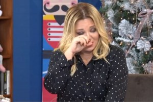 Νάνσυ Ζαμπέτογλου: Η συγκινητική ιστορία με την κόρη της στα κάλαντα - "Ήταν πολύ απογοητευμένο το παιδάκι και το πήραμε μαζί μας"