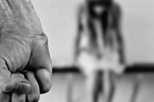 Τρόμος για 35χρονη στη Πρέβεζα: 22χρονος ασέλγησε σε βάρος της στη μέση του δρόμου και την χτύπησε - Κάτοικοι άκουσαν τα ουρλιαχτά