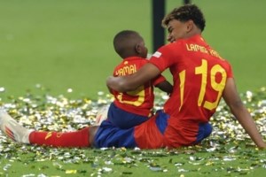 Λαμίν Γιαμάλ: Σε πολυτελή βίλα στην Ελλάδα το νέο αστέρι του παγκόσμιου ποδοσφαίρου – Το story με τις ελληνικές σημαίες - εικόνα 3