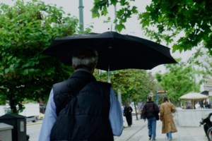 Σάκης Αρναούτογλου: Με συννεφιά, μπόρες, υγρασία και αυξημένες θερμοκρασίες ο καιρός την Τετάρτη