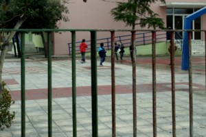 Άνω Λιόσια: Βίντεο ντοκουμέντο - Η στιγμή του ξυλοδαρμού της νηπιαγωγού - Ποιος της επιτέθηκε - εικόνα 2