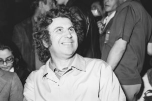 Ο Αλέξης Τσίπρας για τον Μίκη Θεοδωράκη: Εδωσε νέο νόημα στην ελευθερία, τον πολιτισμό, την τέχνη