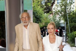 Η Αίθρα Λυκουρέζου στηρίζει τον πατέρα της στη νέα του σχέση: "Τι ντροπή να θες μια συντροφιά ενώ είσαι 90 ετών" [βίντεο]