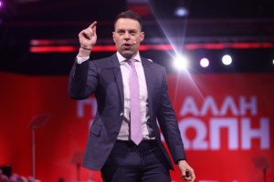 Ραγδαίες εξελίξεις: Παραιτήθηκαν από την κυβέρνηση Παπασταύρου και Μπρατάκος γιατί πήγαν στη δεξίωση του Βαγγέλη Μαρινάκη - εικόνα 2