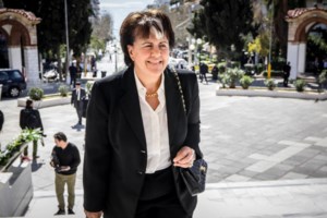 Κανένα θέμα παραίτησης της Μενδώνη- Απόλυτη στήριξη από Μαξίμου