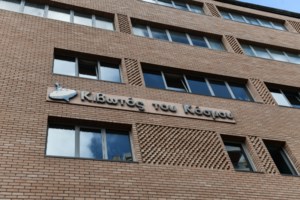 Η μητέρα του π. Αντώνιου μιλά για πρώτη φορά: "Τόσες ψυχούλες έσωσε το παιδί μου και τώρα το σταυρώνουν σαν τον Χριστό"