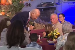 Τζο Μπάιντεν: Γιόρτασε τα γενέθλιά του βάζοντας... 146 κεράκια - Η τούρτα έγινε "φλαμπέ"