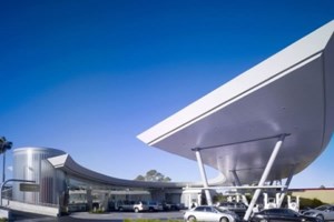 Στο σφυρί σειρά ακινήτων της οικογένειας Ελευθερουδάκη - Εξι χρόνια μετά το λουκέτο στα βιβλιοπωλεία - εικόνα 2