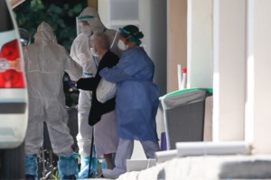 Κορονοϊός: Αποσωληνώθηκε η 17χρονη στη Θεσσαλονίκη - Νοσηλεύεται στο ΑΧΕΠΑ - εικόνα 2