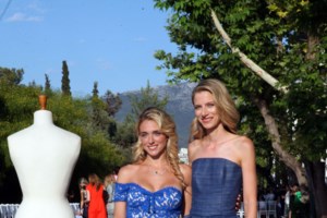 Ξυπόλητη στη Μύκονο: Η πάμπλουτη κληρονόμος Αριάνα Ροκφέλερ εντυπωσιάζει με την απλότητά της - εικόνα 10