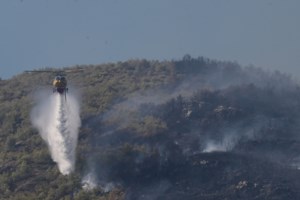 Φωτιά στην Αττική: Στο λιμάνι του Λαυρίου αντί της Ραφήνας θα καταπλεύσουν τρία πλοία